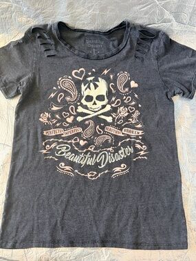 Beautiful Disaster Women’s Graphic Skull Tee perfectly imperfect Size L slashed